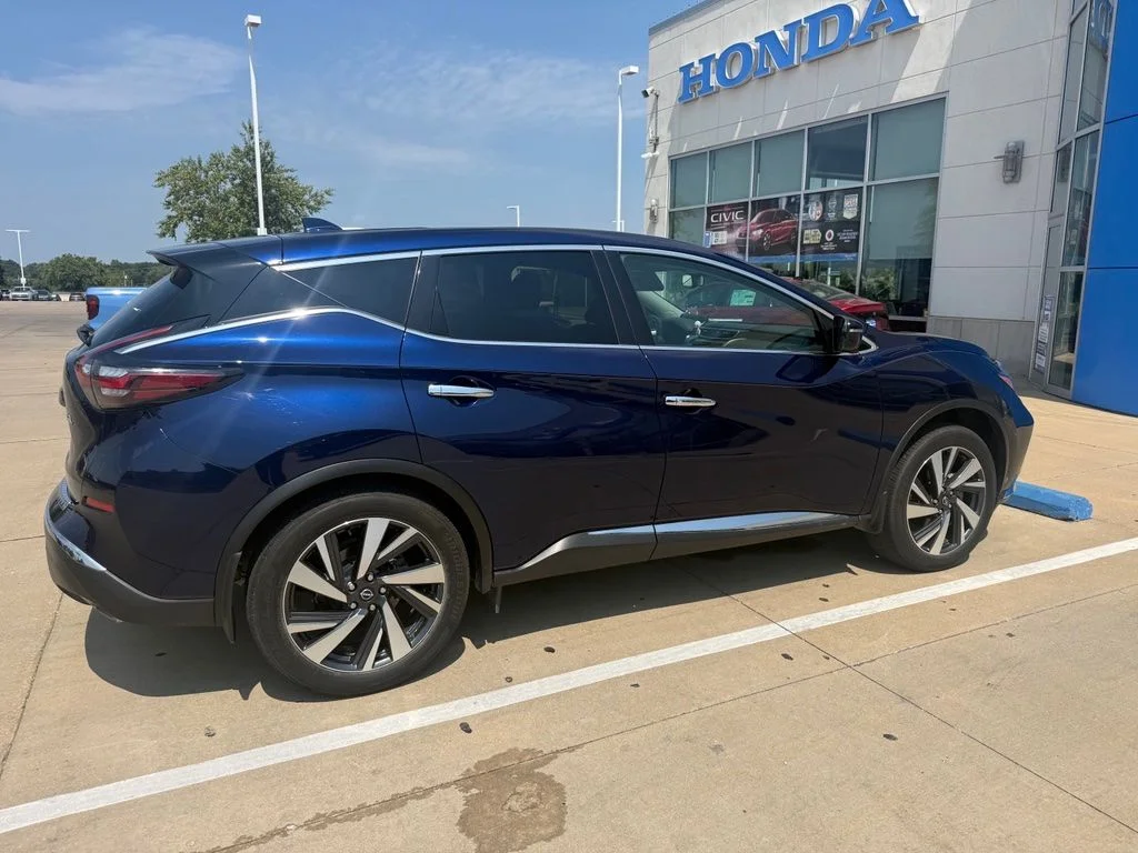 Used 2023 Blue Nissan SL image 5