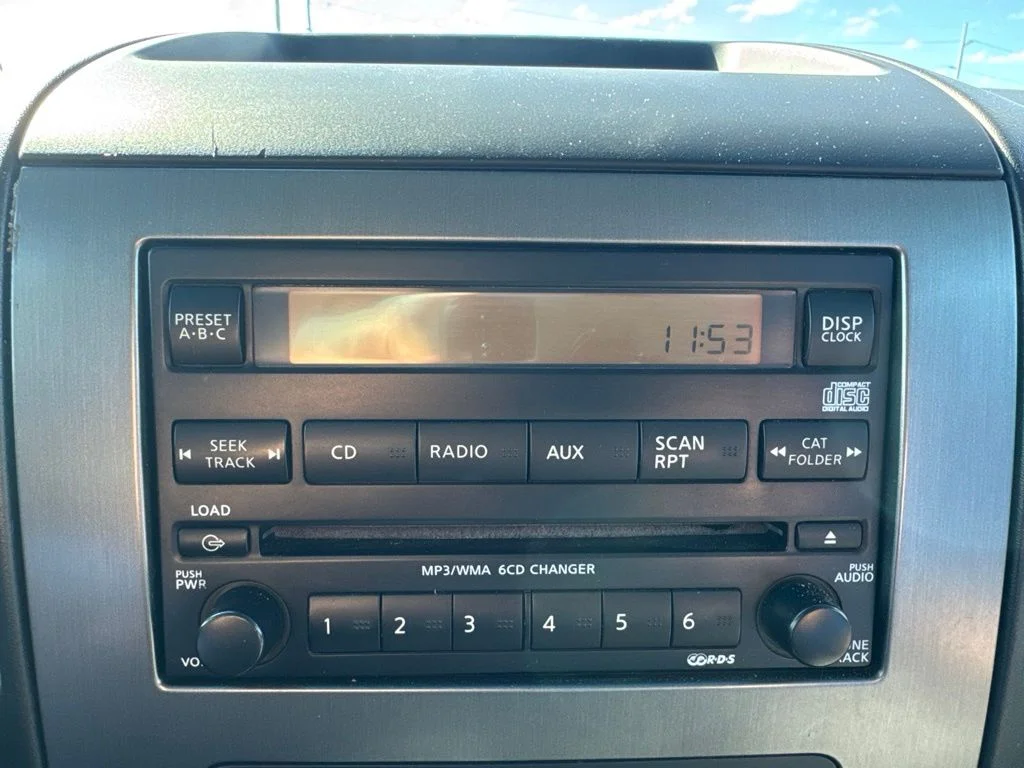 Used 2010 Silver Nissan SE image 28