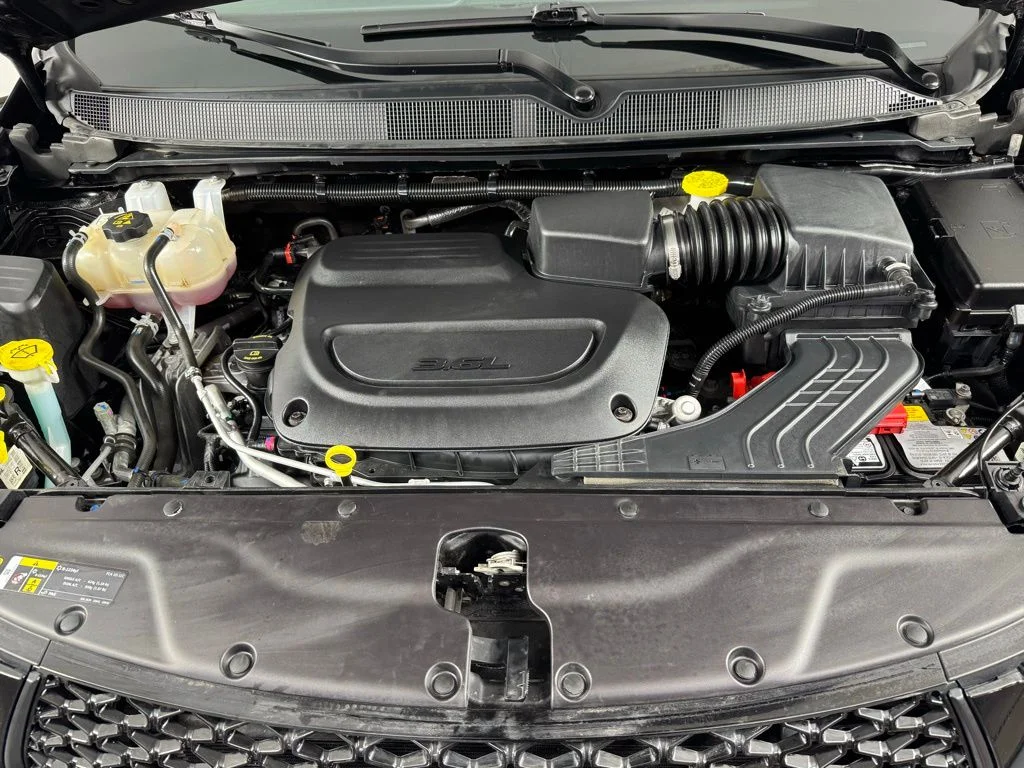 Used 2025 Black Chrysler Limited image 27