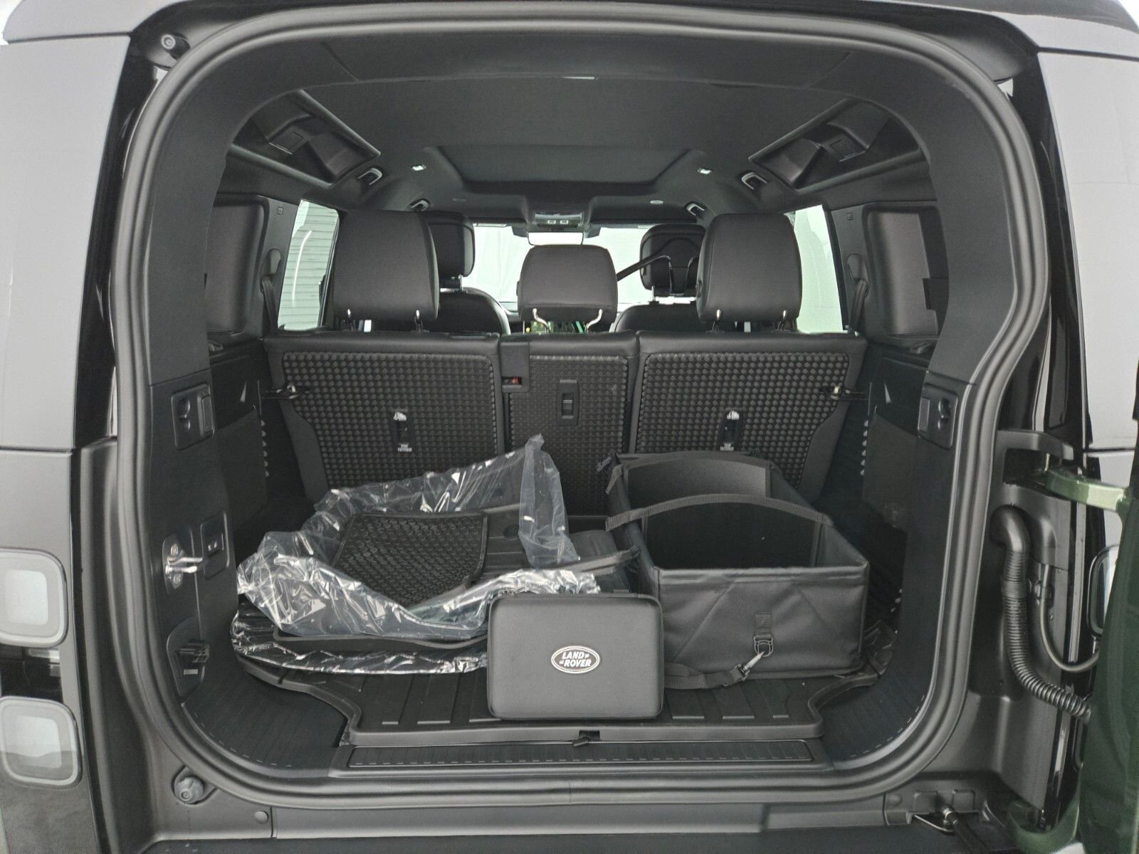 New 2026 Woolstone Green Land Rover X-Dynamic SE image 15