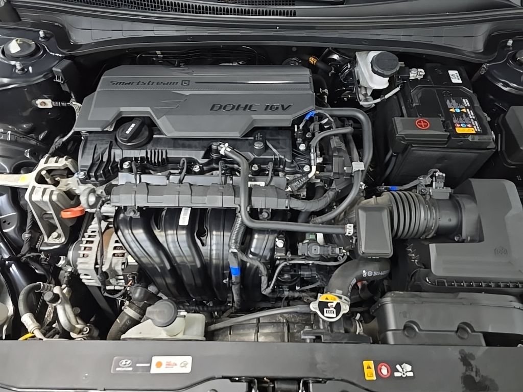 Used 2023 Black Hyundai Limited image 8