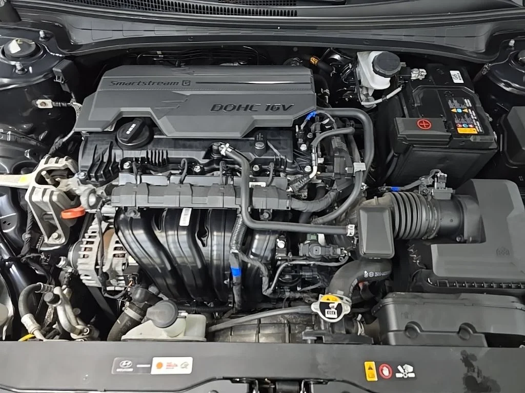 Used 2023 Black Hyundai Limited image 8