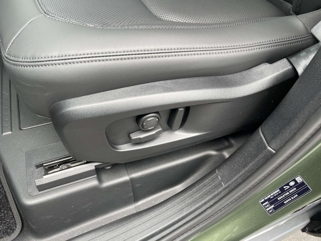 New 2026 Woolstone Green Land Rover X-Dynamic SE image 15