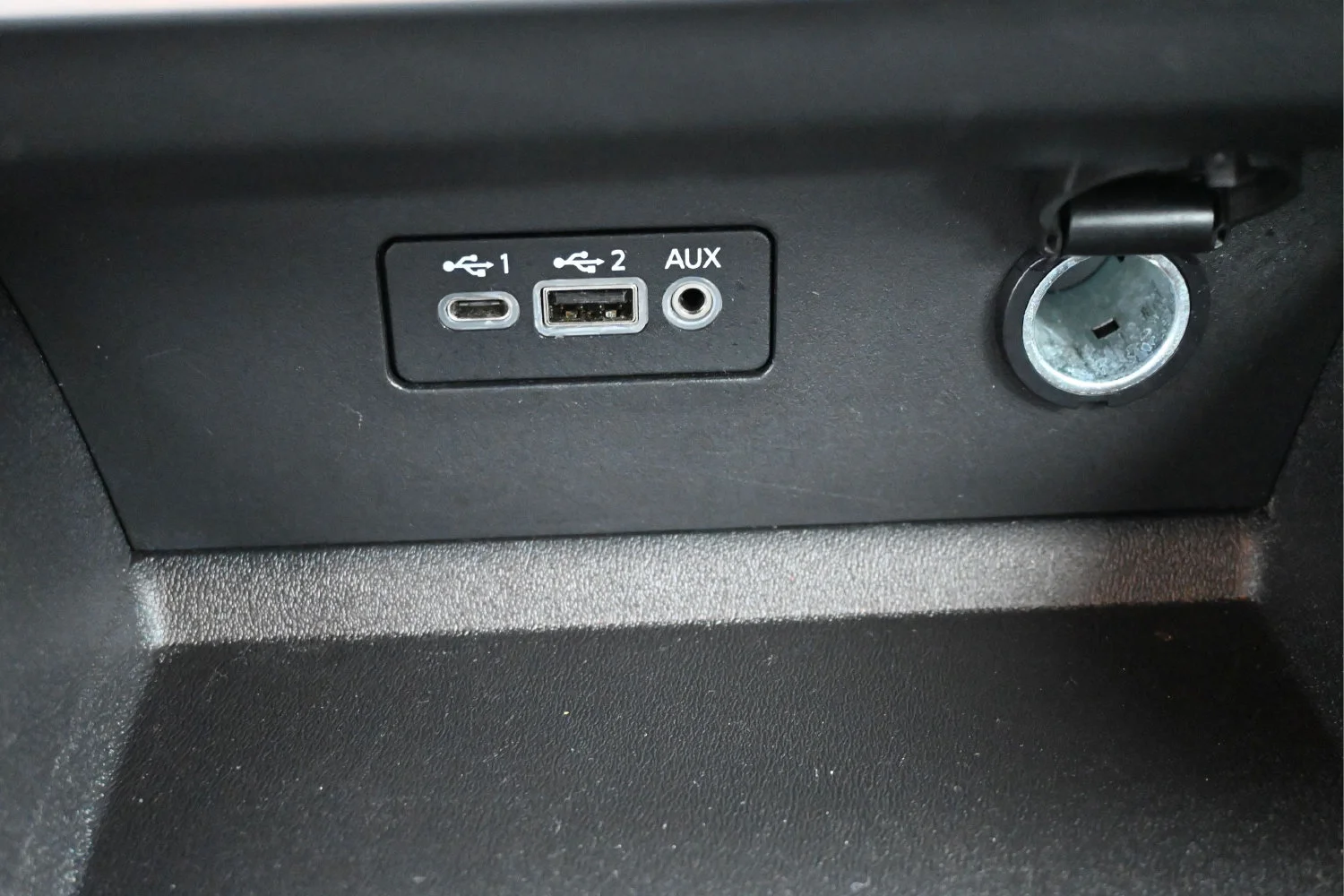 Used 2025 White Nissan SV image 20
