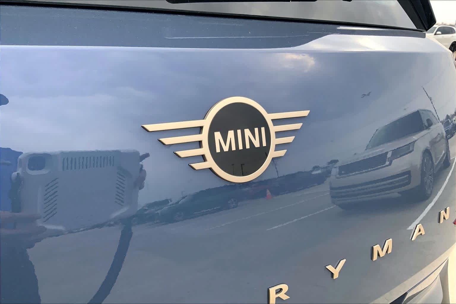 New 2026 Slate Blue Metallic MINI Signature Plus image 15