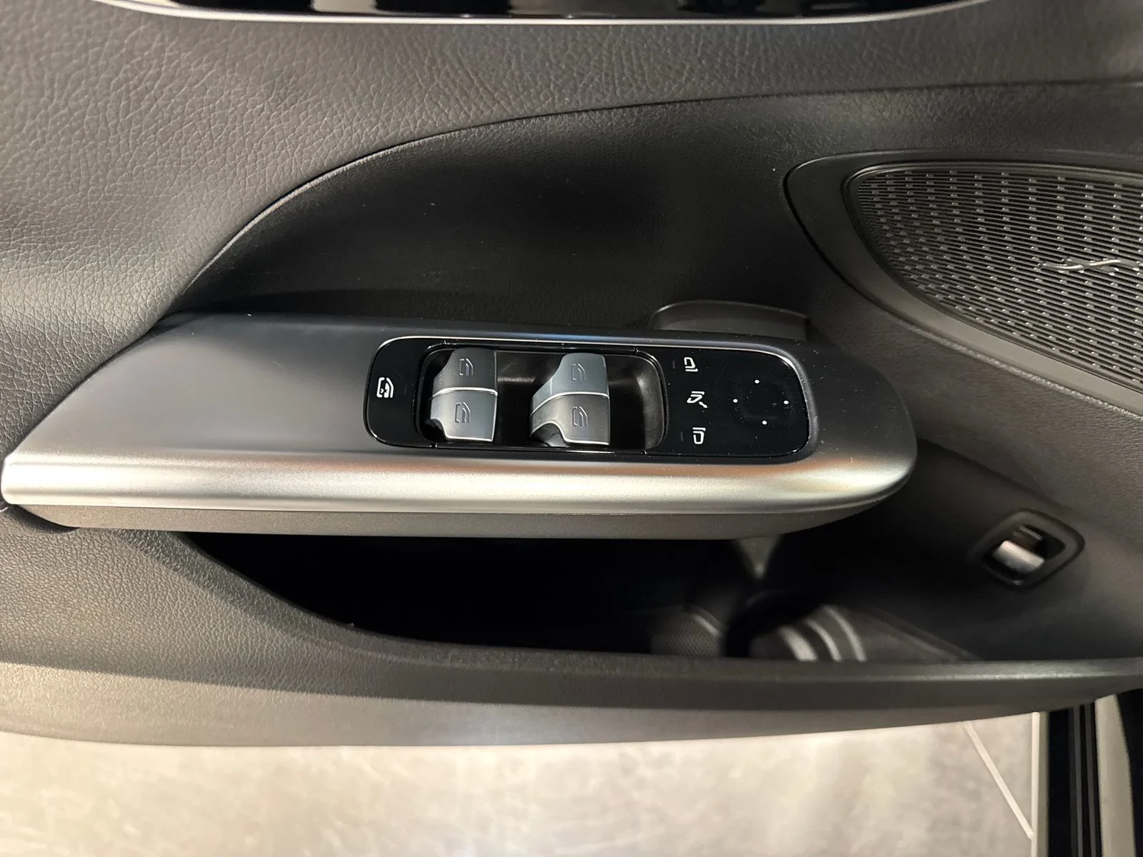 2025 Mercedes-Benz C-Class Sedan C 300 - Photo 14