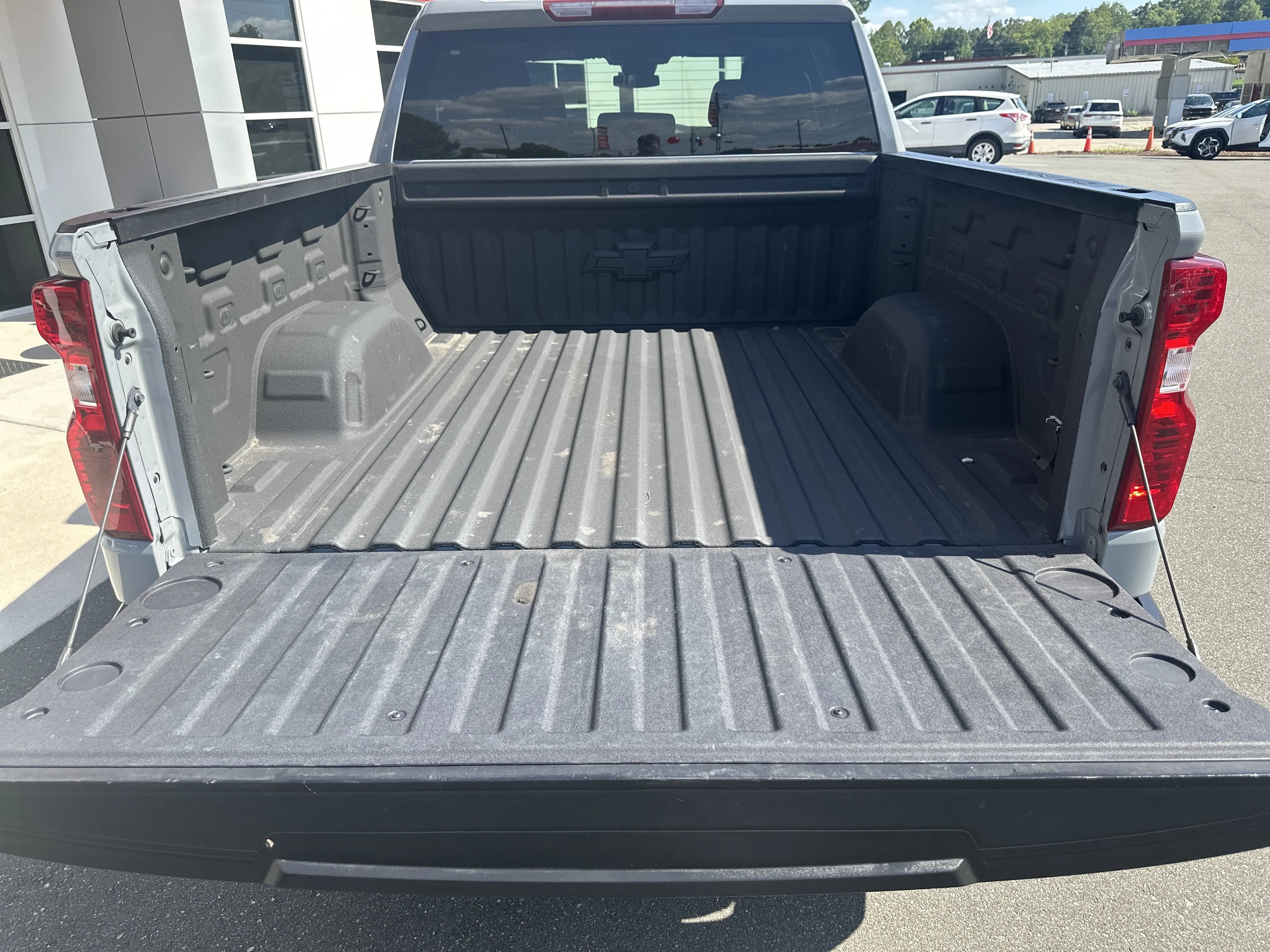 Used 2025 Slate Gray Metallic Chevrolet Custom image 20