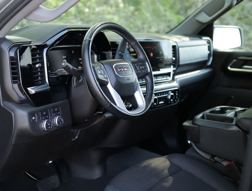 Used 2024 Sterling Metallic GMC SLE image 9