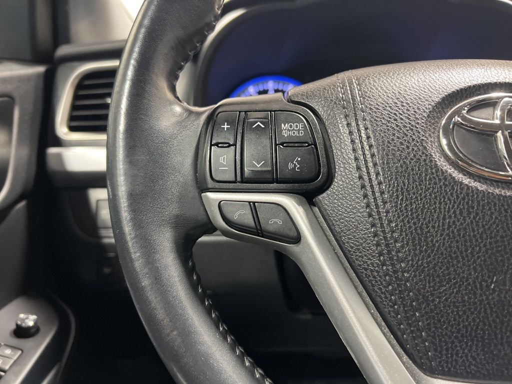 Used 2019 Gray Toyota XLE image 31