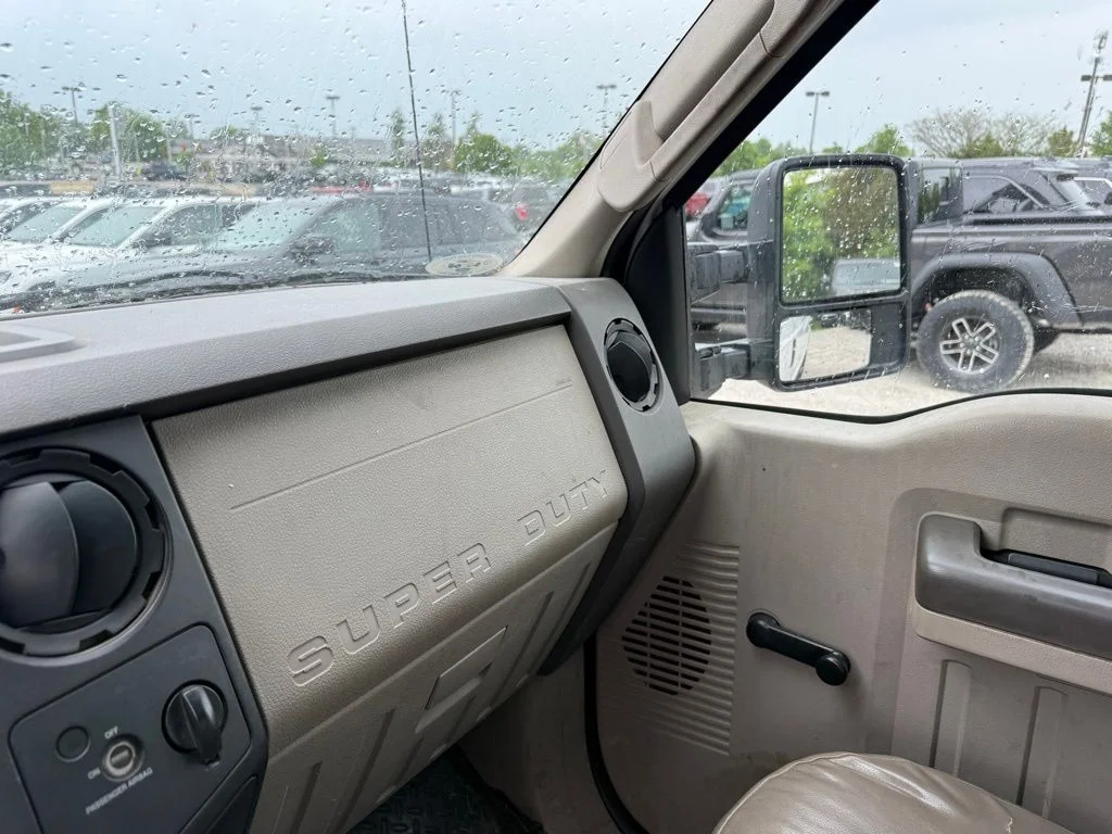 Used 2008 White Ford XL image 21