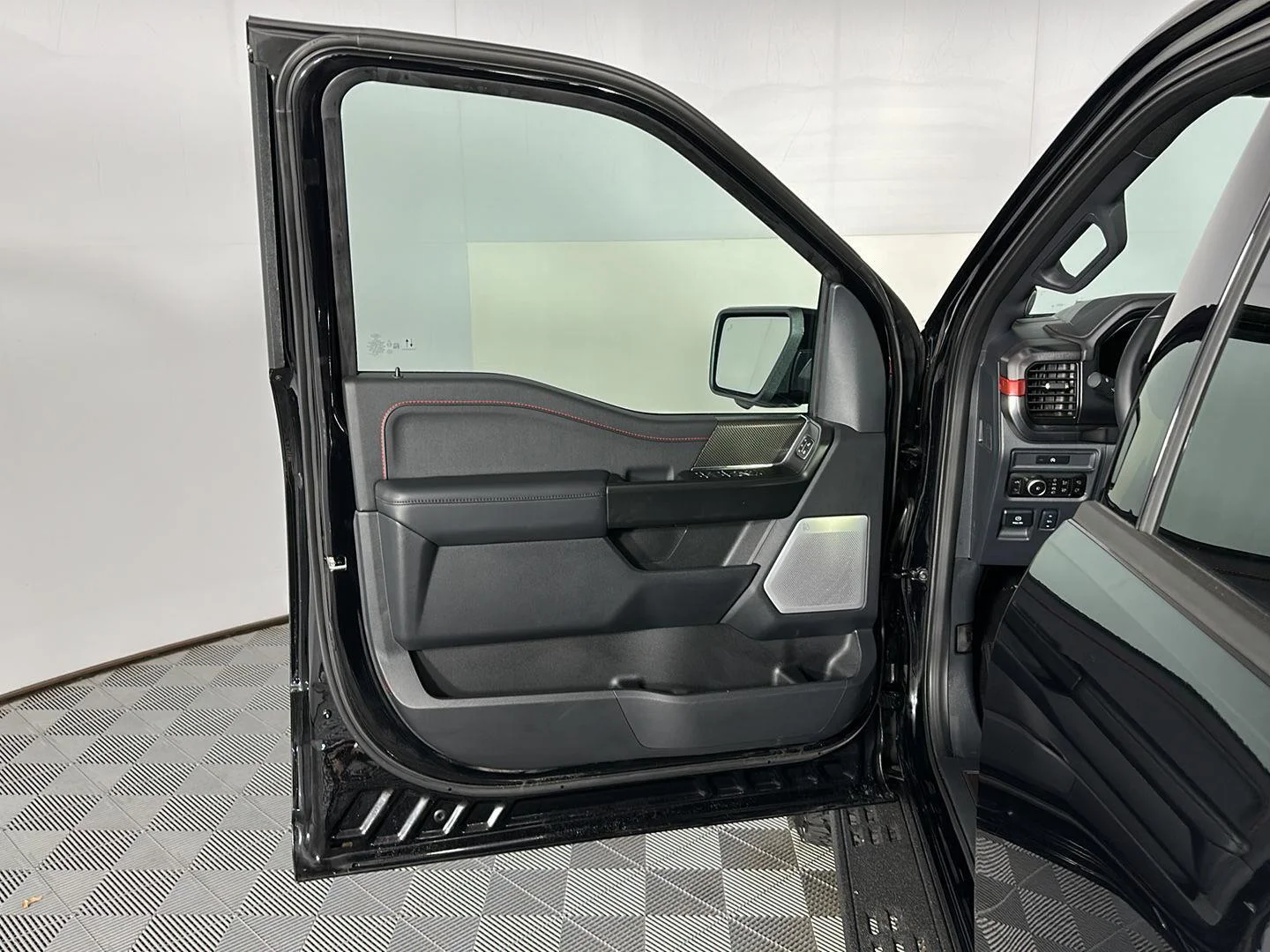 Used 2025 Agate Black Metallic Ford Raptor image 17