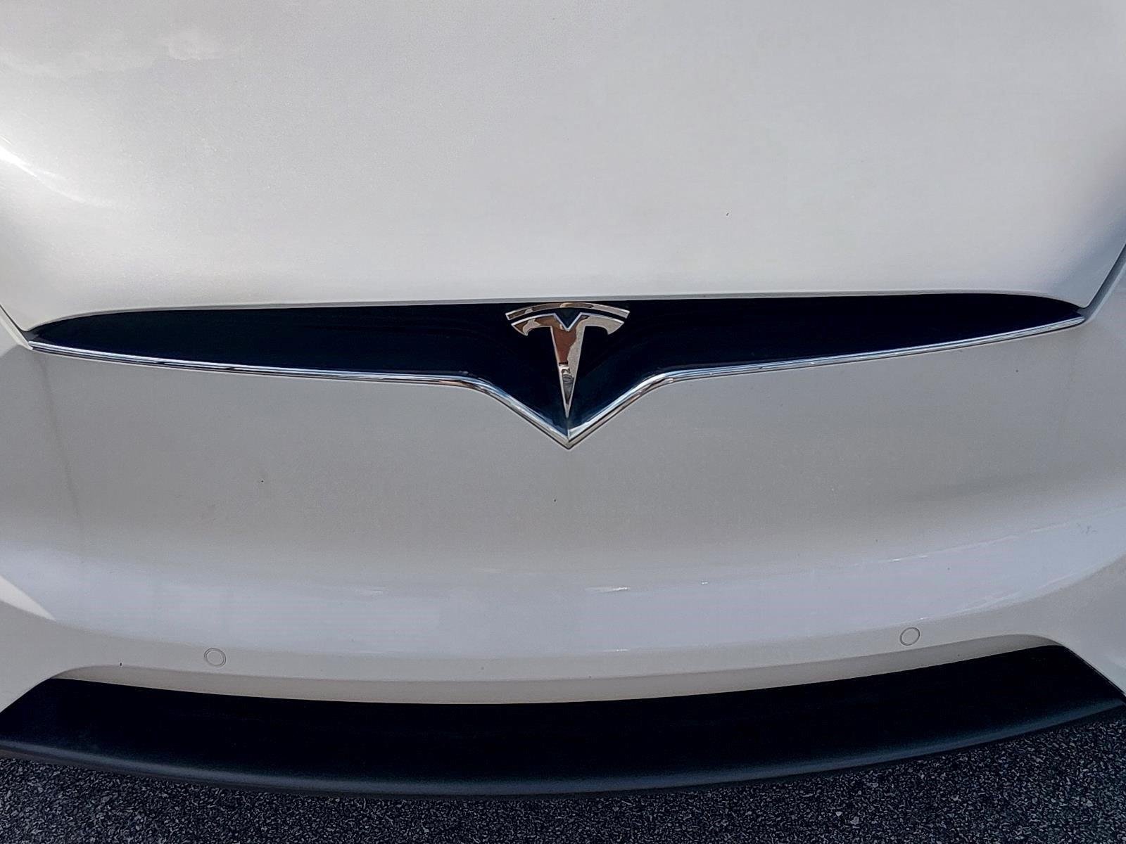 Used 2017  Tesla 90D image 9