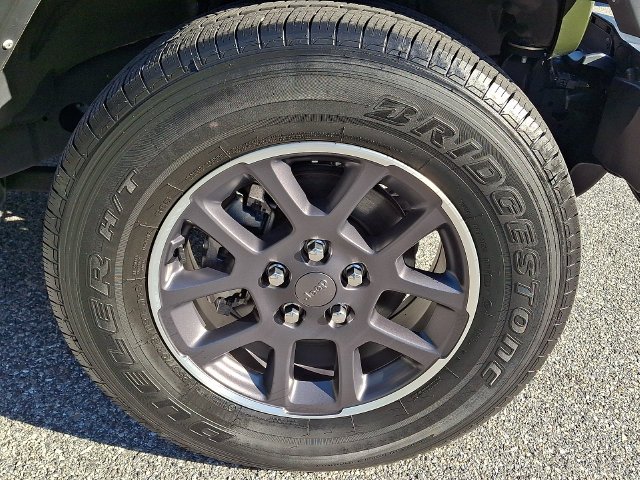 Used 2022 Green Jeep Overland image 8