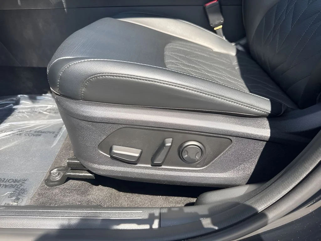 Used 2023 Black Kia X-Line image 10