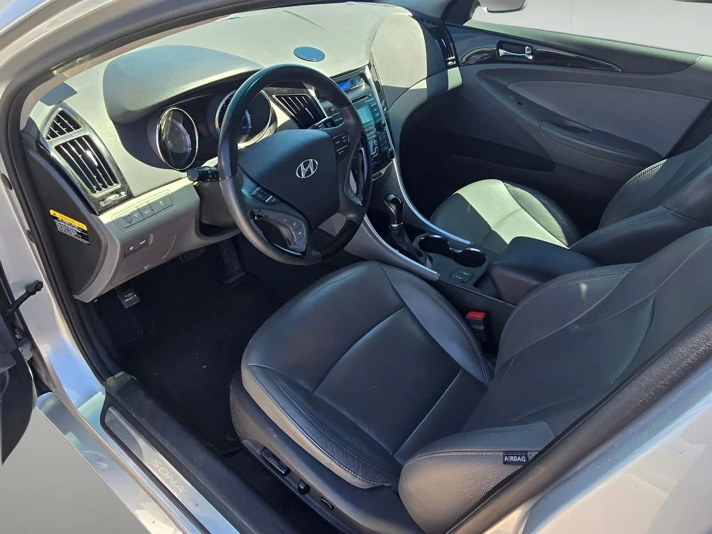Used 2012 Radiant Silver Metallic Hyundai 2.4L Limited image 22