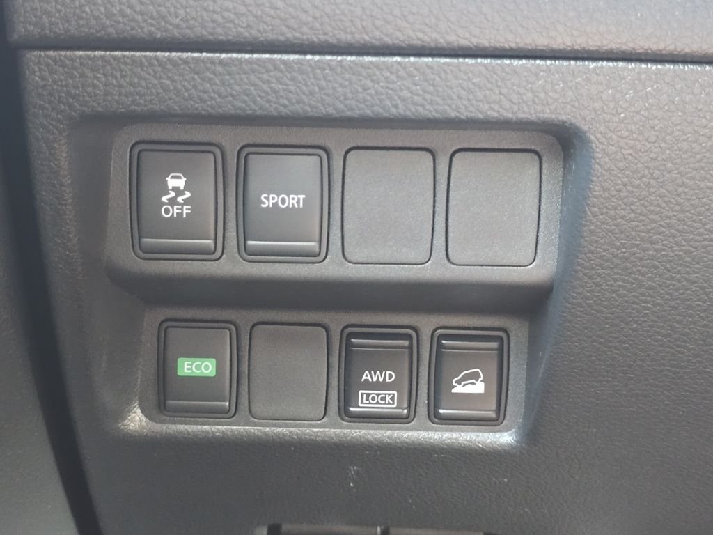Used 2016 Silver Nissan S image 5