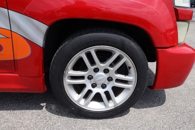 Used 2005 Red Chevrolet LS image 16
