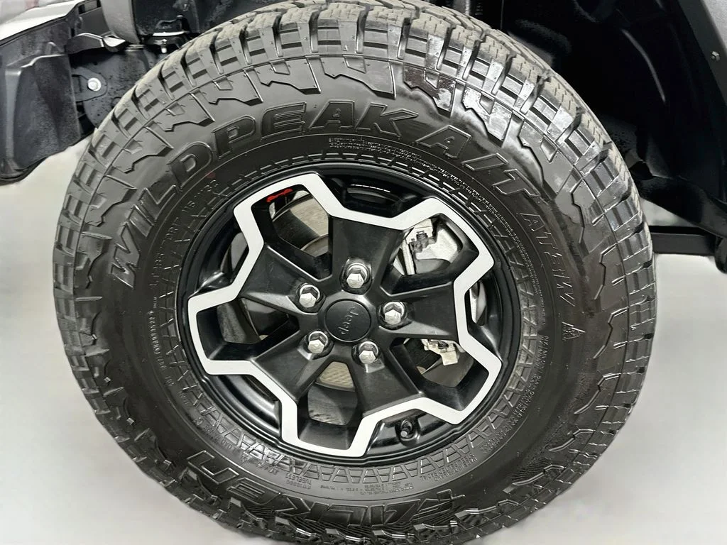Used 2023 Sting-Gray Clearcoat Jeep Rubicon image 32