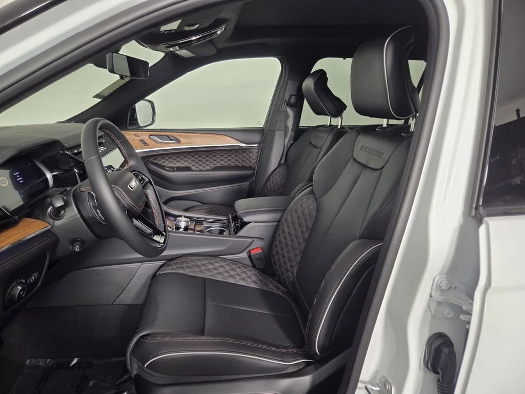 New 2026 Bright White Clear-Coat Exterior Paint Jeep Summit image 9
