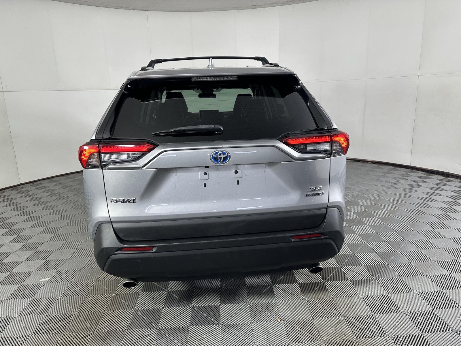 Used 2021 Silver Sky Metallic Toyota XLE Premium image 14
