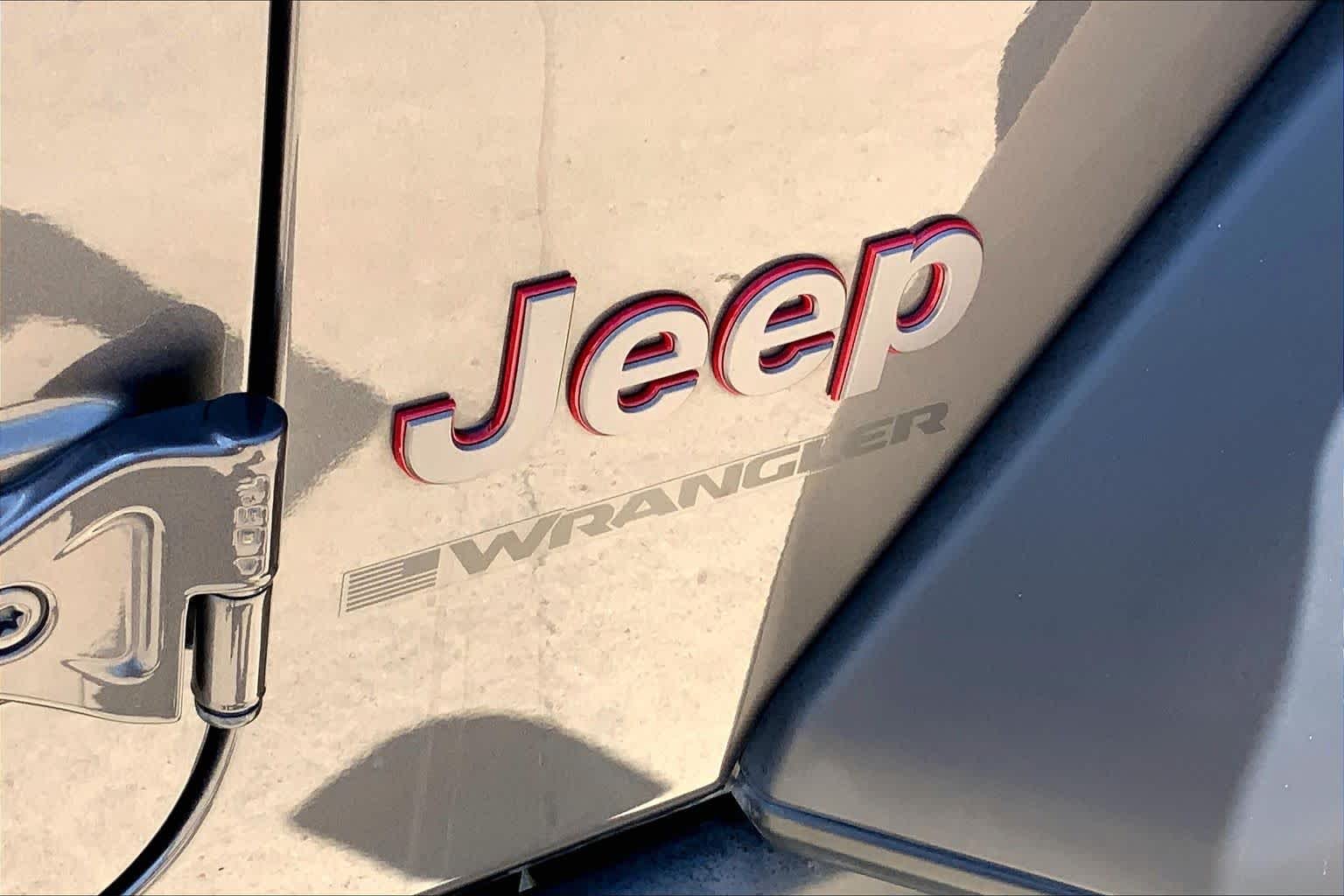 Used 2024 Granite Crystal Metallic Clearcoat Jeep Rubicon image 30