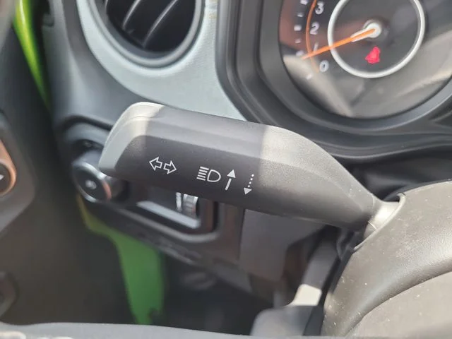 Used 2025 Green Jeep Sport S image 28