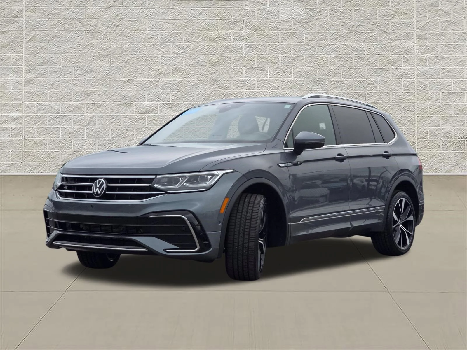 Certified Used 2024 Platinum Gray Metallic Volkswagen SEL R-Line image 3