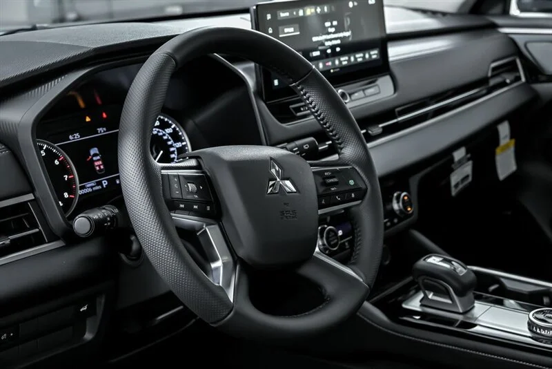 2025 Mitsubishi Outlander Trail Edition - Photo 17
