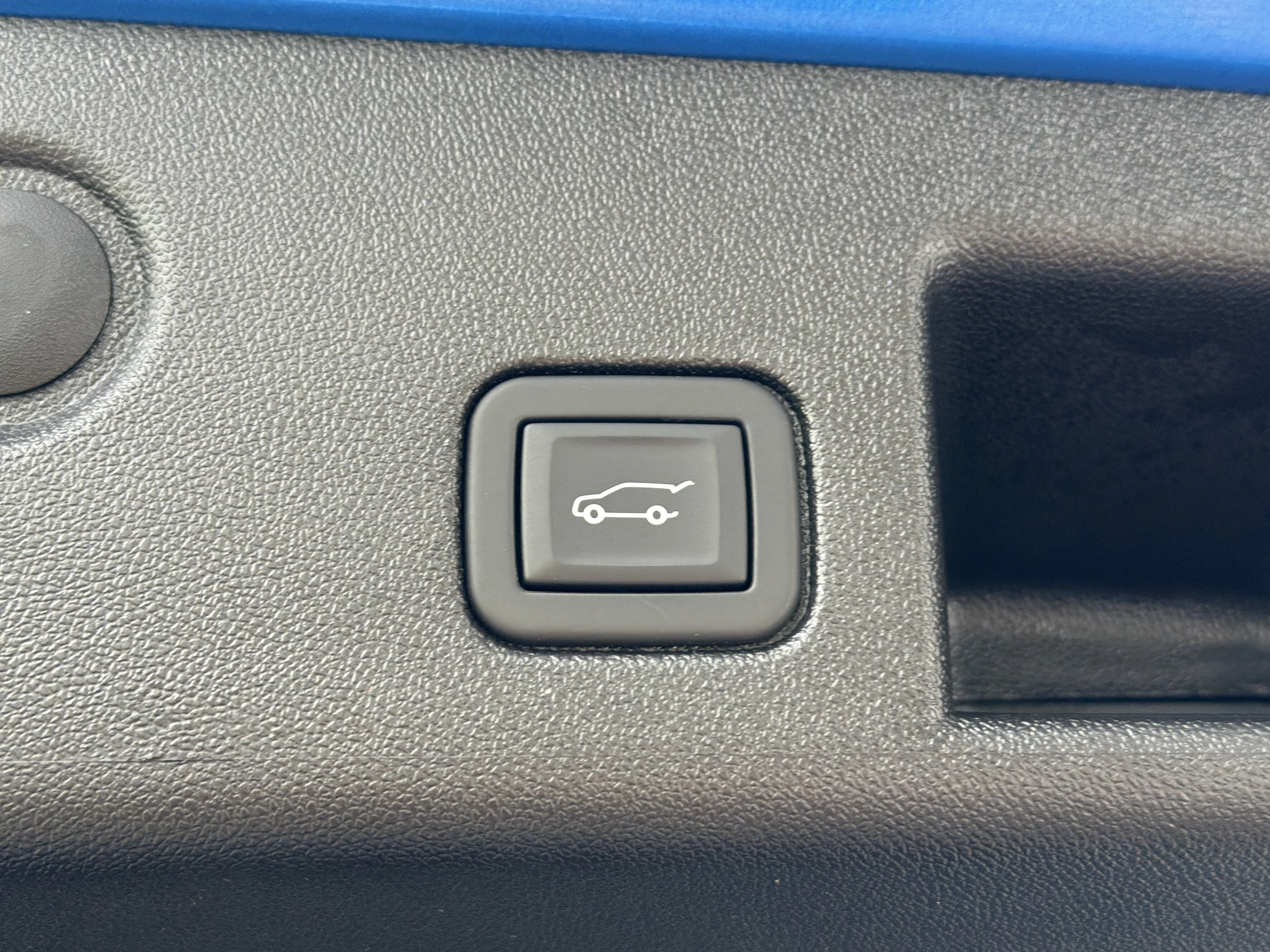 Used 2024 Riptide Blue Metallic Chevrolet Premier image 12
