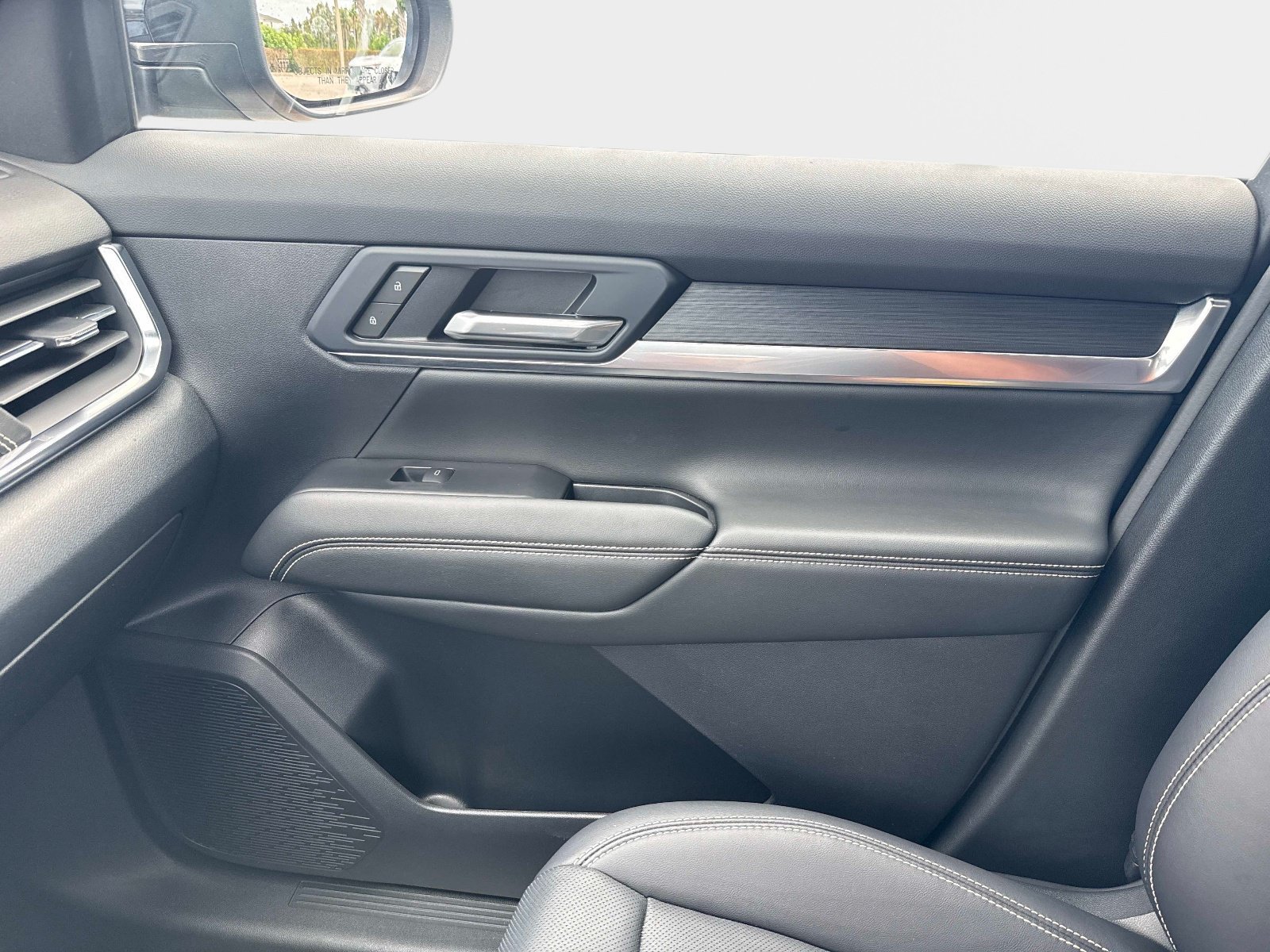 Used 2025 Sterling Metallic GMC AWD Elevation image 22