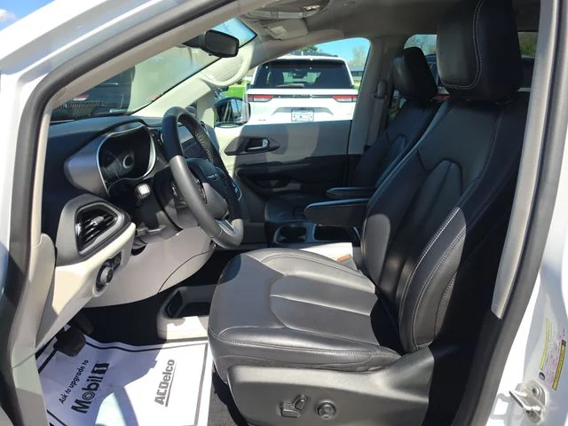 Used 2024 Bright White Clearcoat Chrysler Touring L image 14