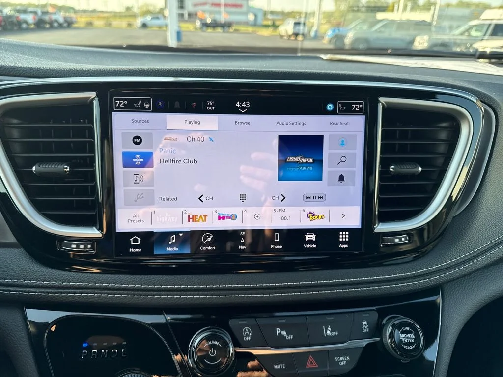 2026 Chrysler Pacifica Select - Photo 18