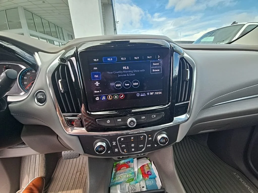 Used 2020 SUMMIT WHITE Chevrolet LT Leather image 18