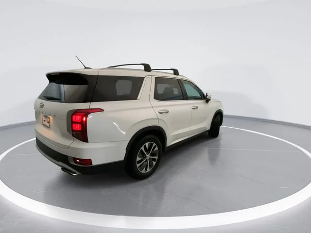 Used 2022 White Hyundai SEL image 4