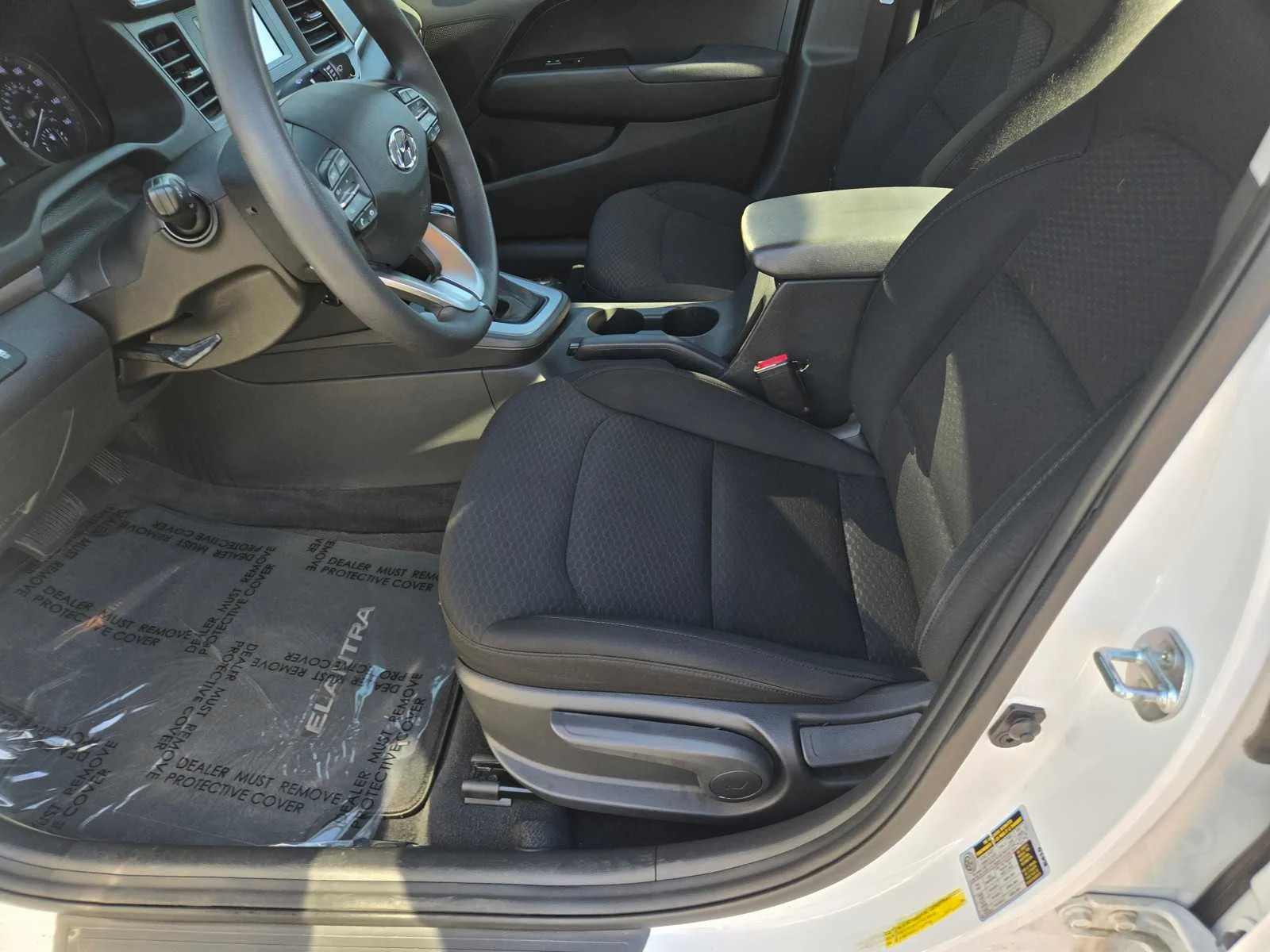 Used 2020  Hyundai SE image 20