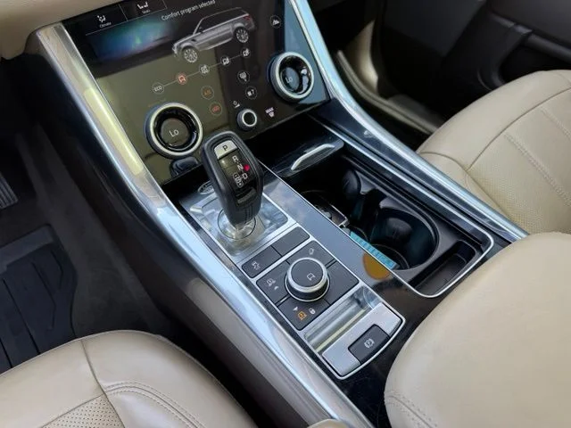 Used 2020 White Land Rover HSE image 18