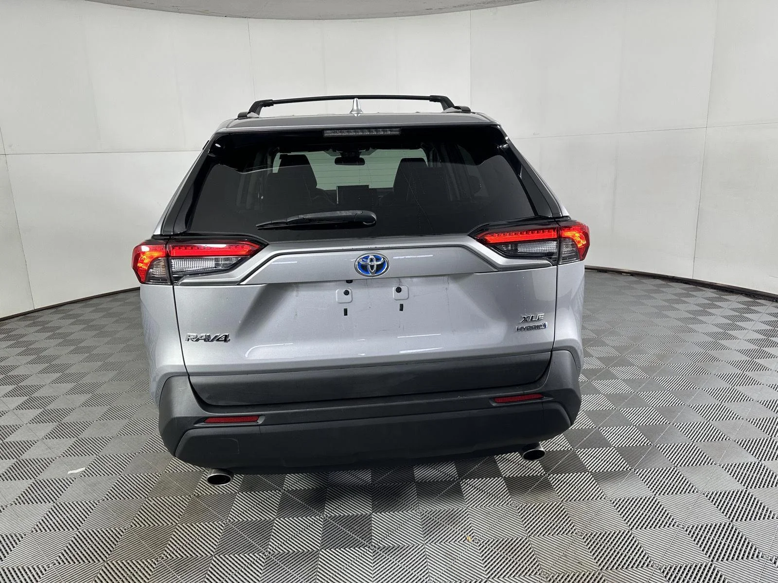 Used 2021 Silver Sky Metallic Toyota XLE Premium image 14