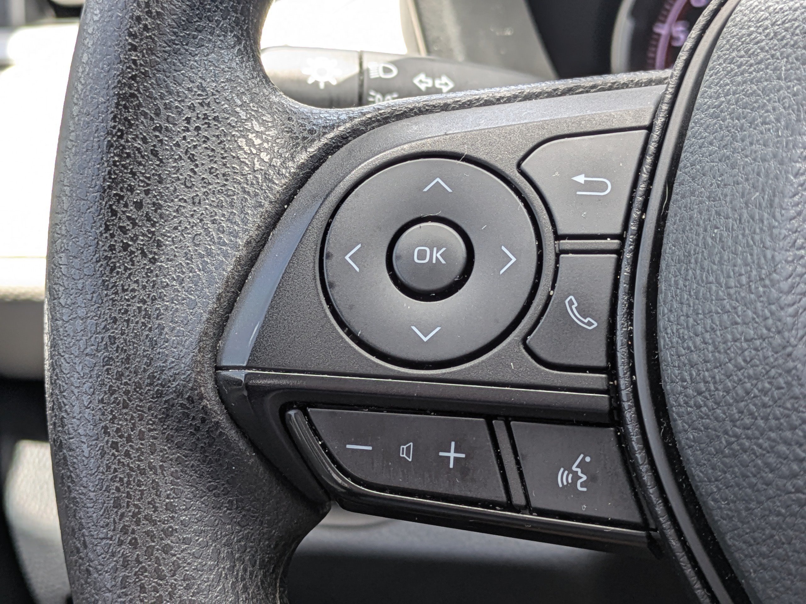 2023 Toyota RAV4 XLE - Photo 24