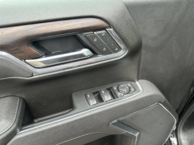 Used 2025 Black GMC SLT image 23