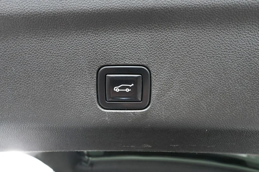 Used 2021 White Cadillac Sport image 51