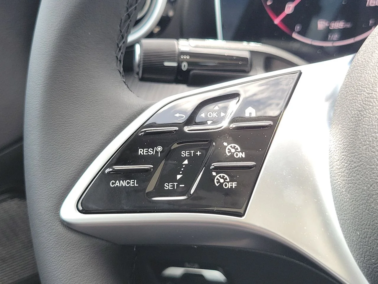 New 2026 Selenite Grey Metallic Mercedes-Benz C 300 image 23