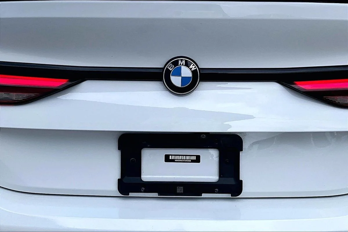 Used 2023  BMW i sDrive image 24