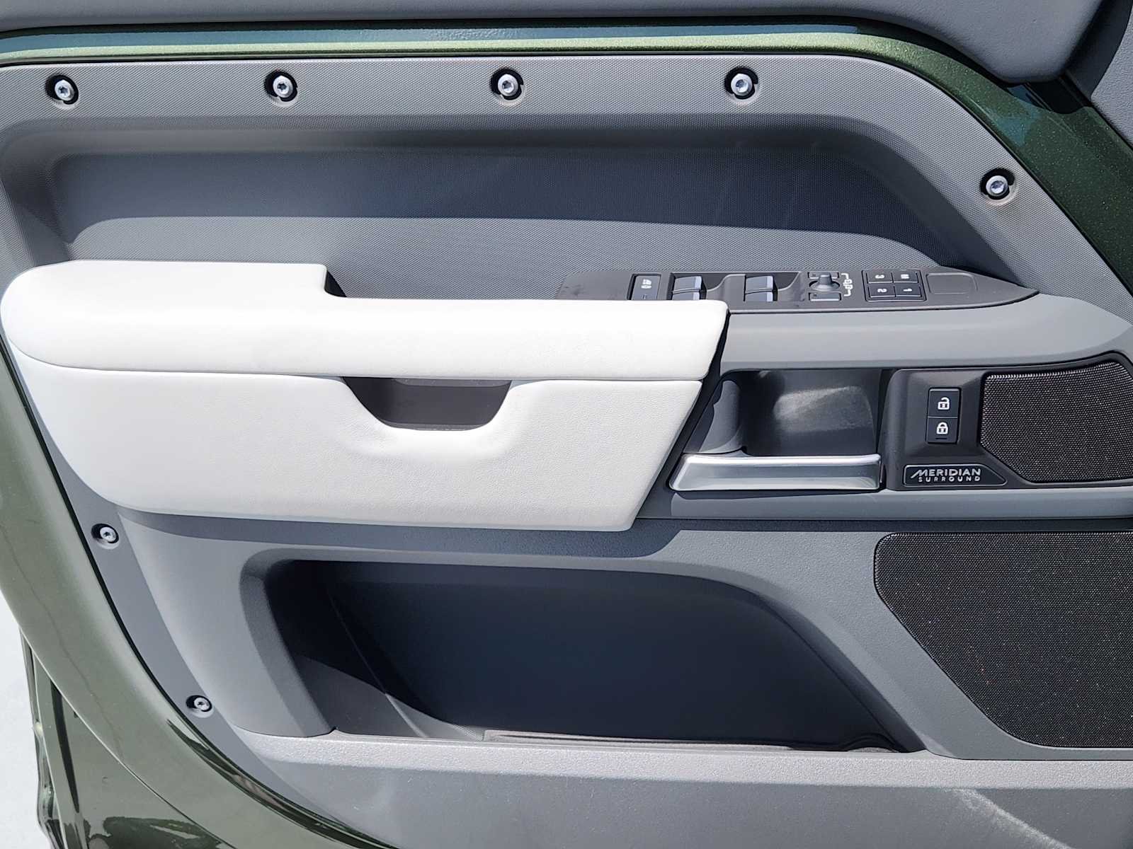 New 2026 Woolstone Green LAND ROVER X-Dynamic SE image 22