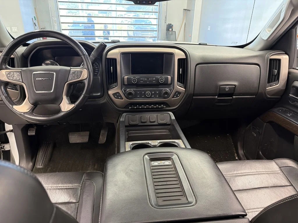 Used 2017 White GMC Denali image 21