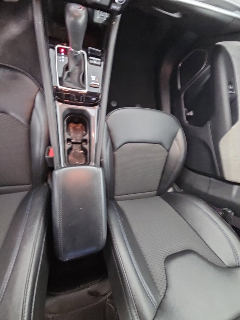 Used 2024 Silver Jeep Latitude image 29