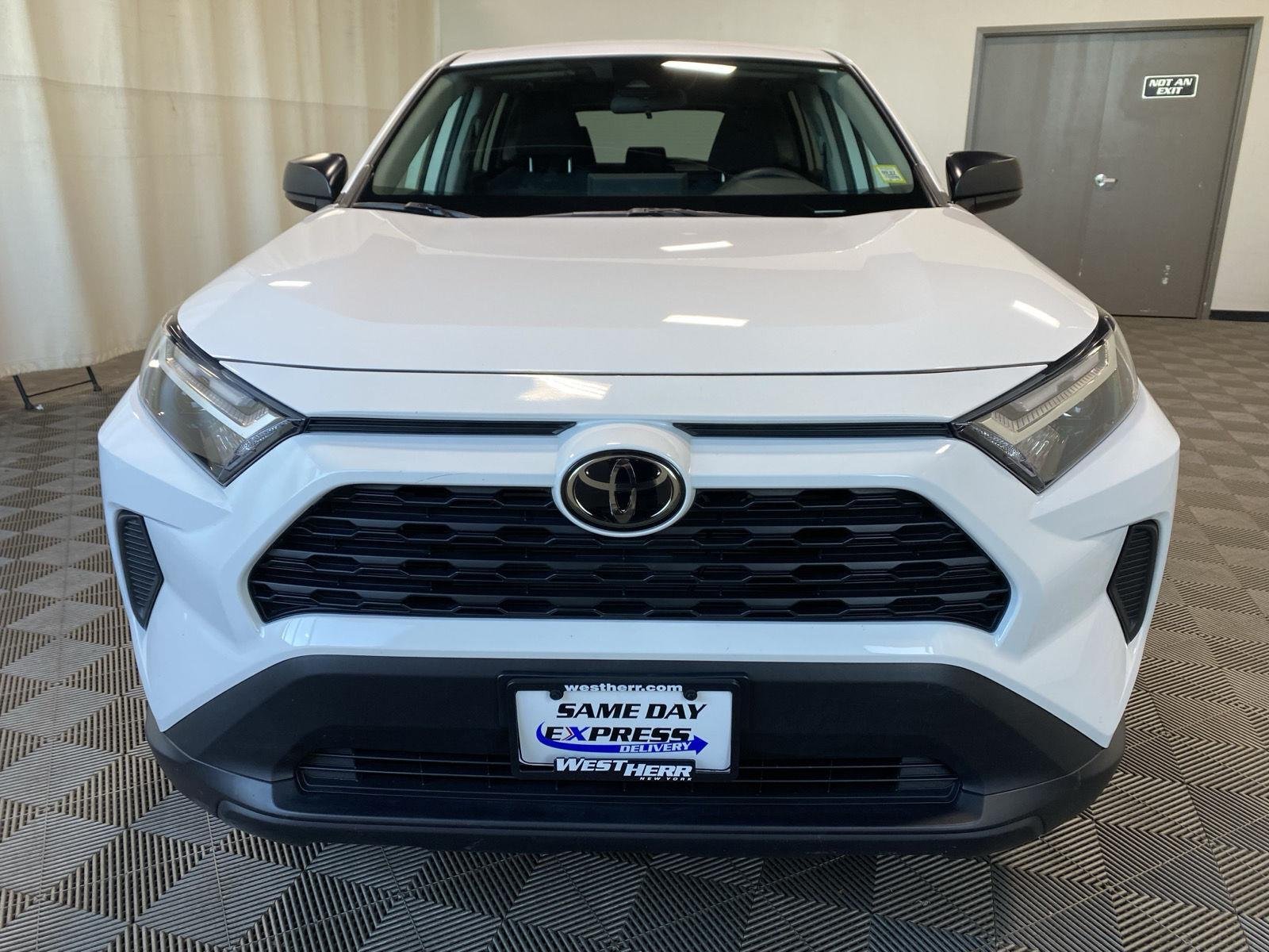 Used 2023 Ice Cap Toyota LE image 5