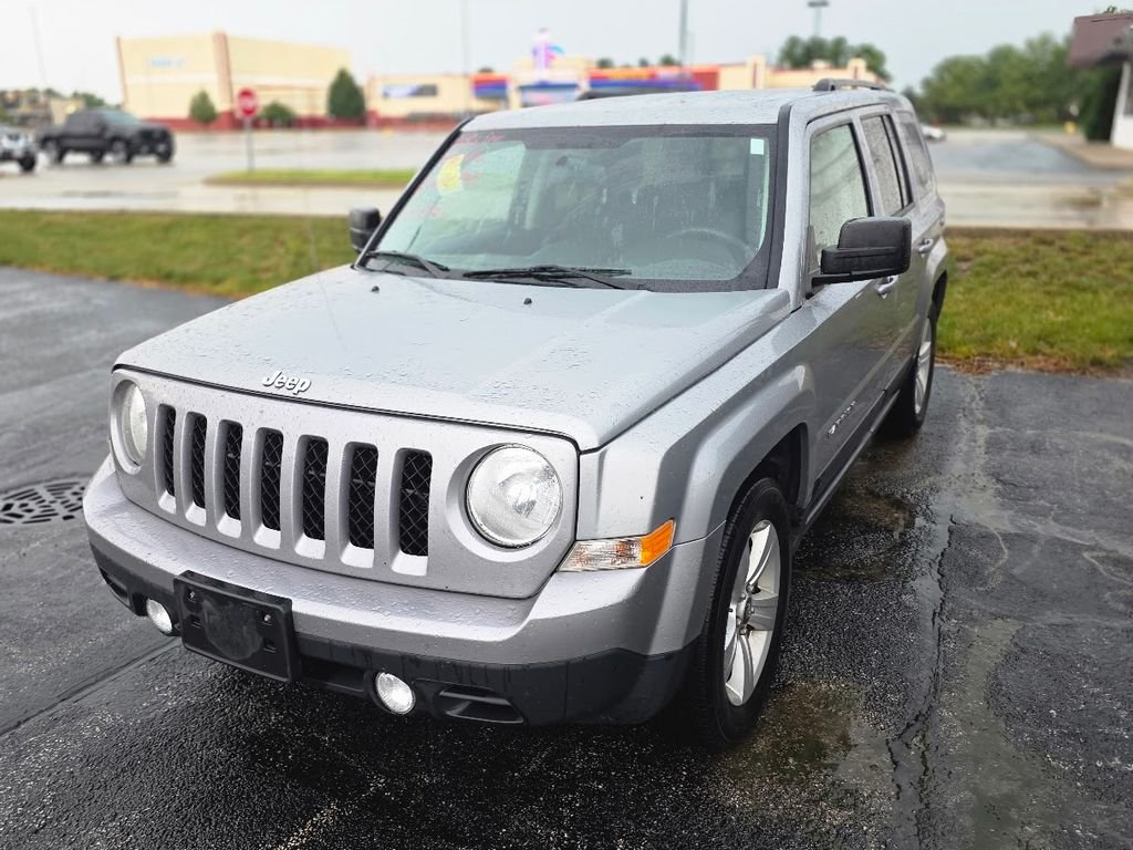 Used 2015 Billet Silver Metallic Clearcoat Jeep Sport image 2