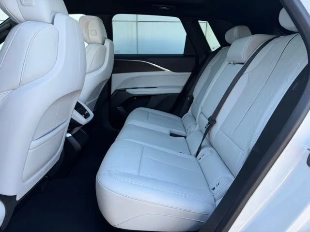 2024 Cadillac LYRIQ Luxury 1 - Photo 11