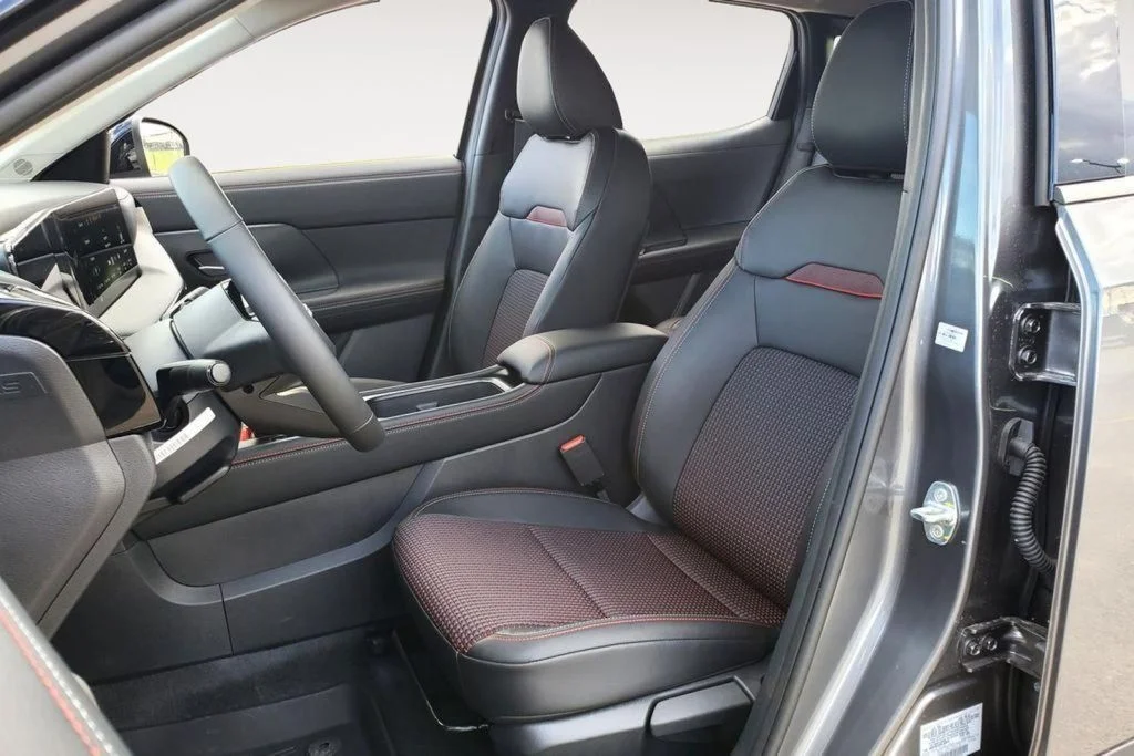 2025 Nissan Kicks SR - Photo 8