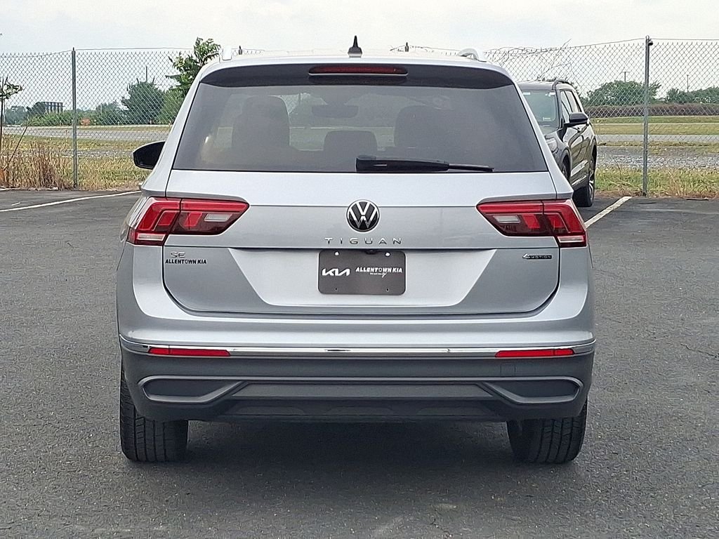 Used 2022  Volkswagen 2.0T SE image 4